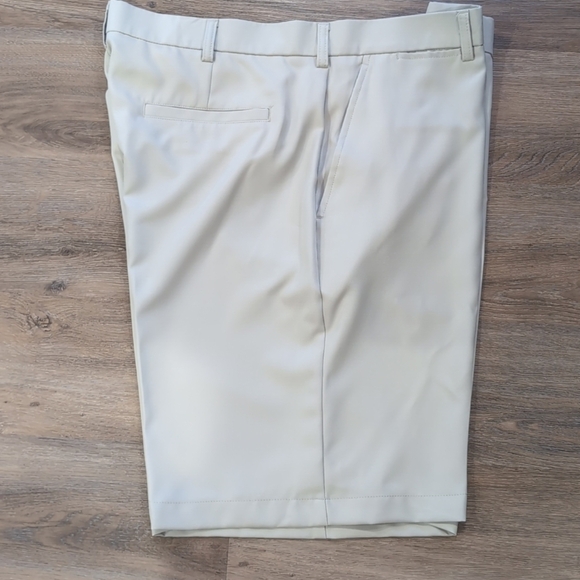 Ben Hogan Performance Khaki Color Golf Outdoor Shorts Zip & Button - Size 38 - Picture 3 of 6